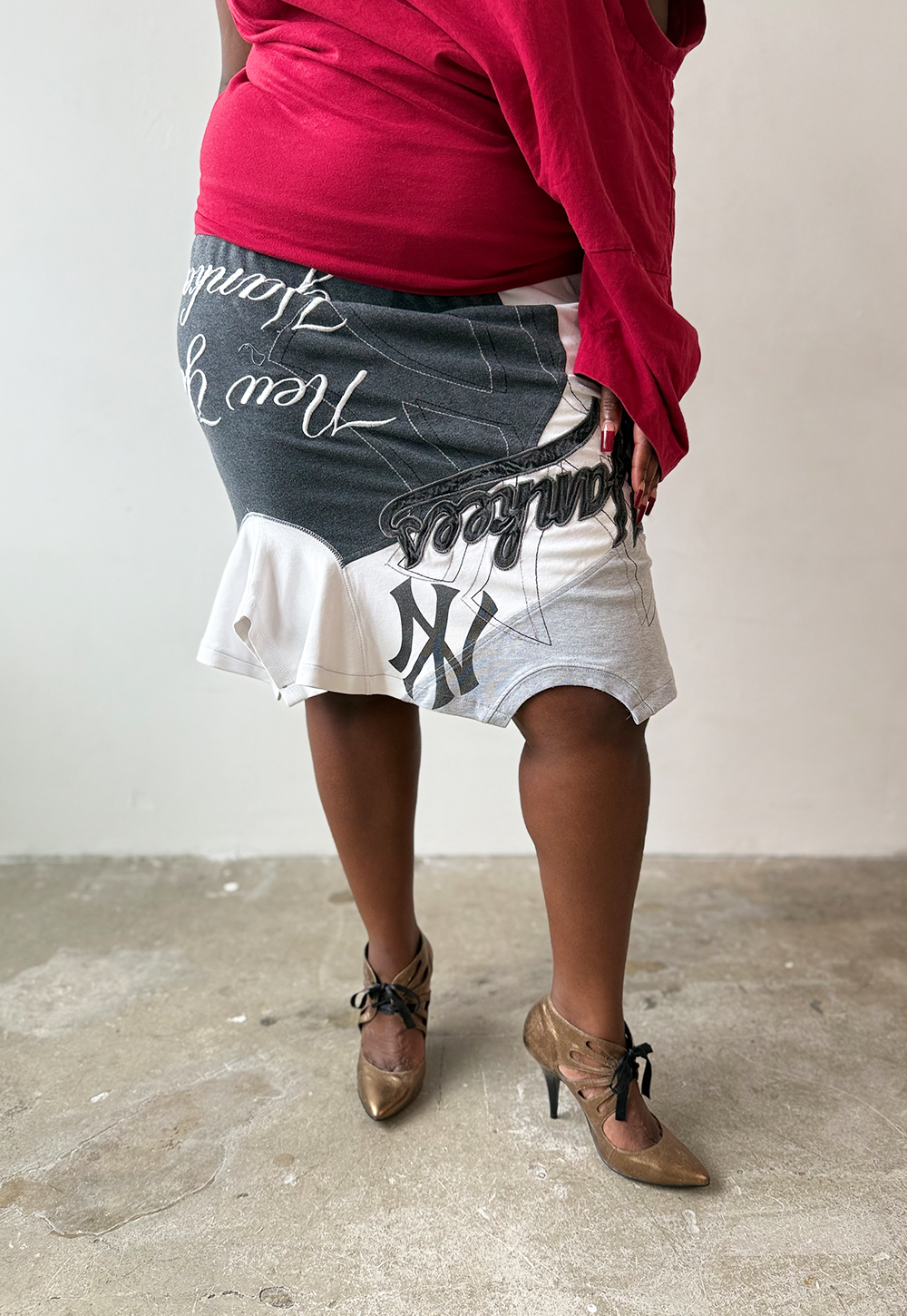 Grey Embroidered NY T-skirt - Size XL