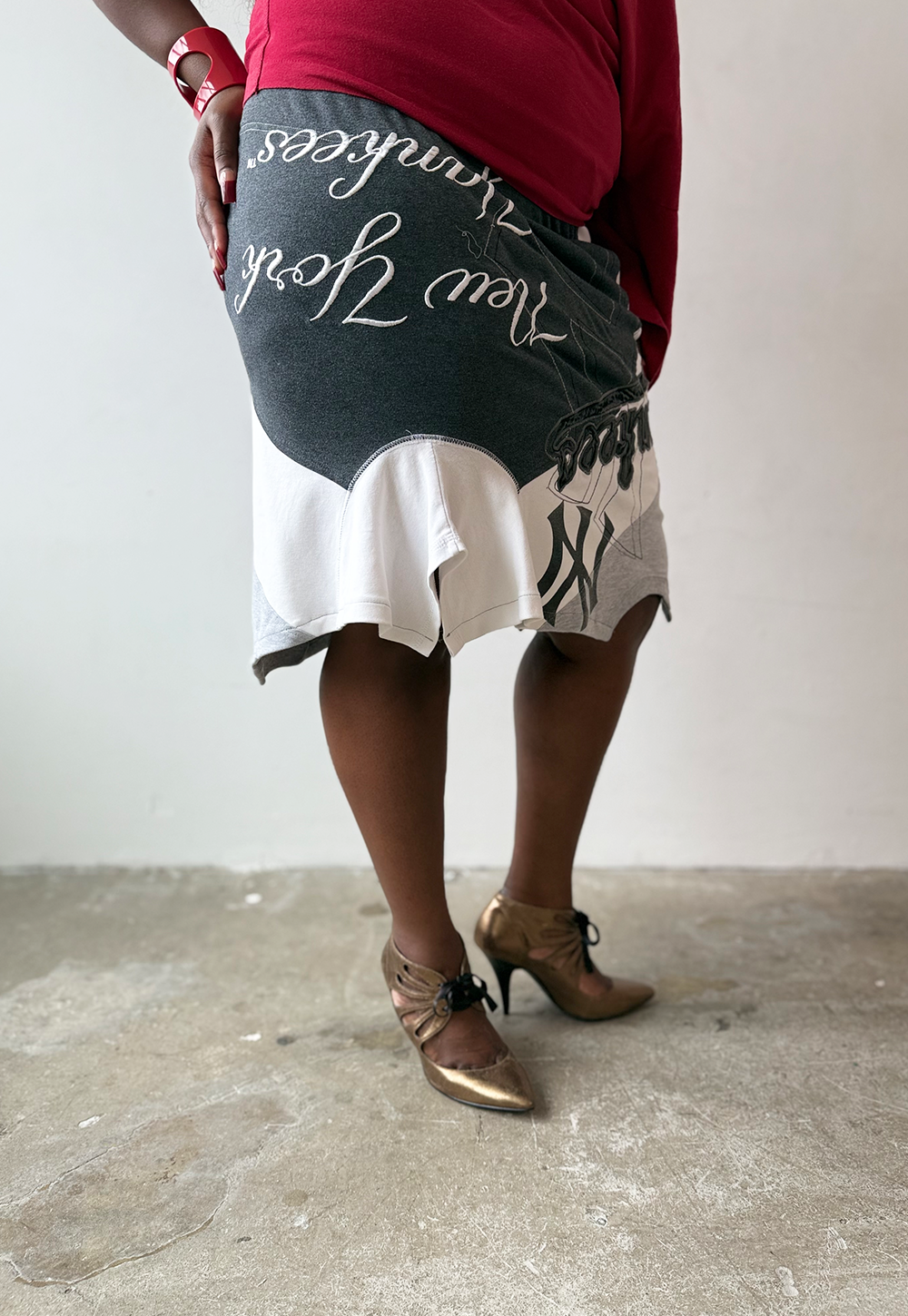 Grey Embroidered NY T-skirt - Size XL