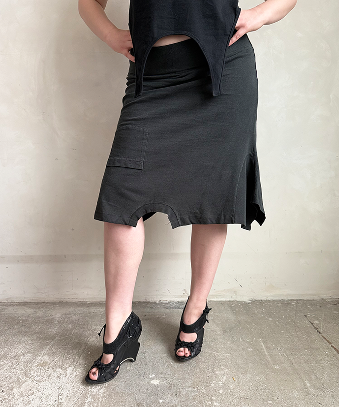 Black T-skirt - Size L